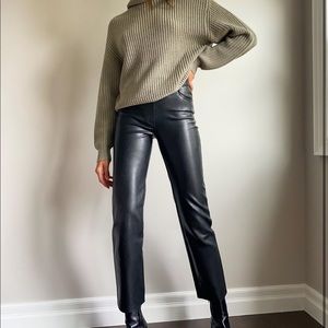 Aritzia - Melina High Crop - Size 6 - Black / Noir